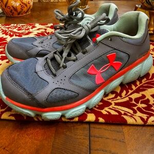 YOUTH UNDER ARMOUR SNEAKERS